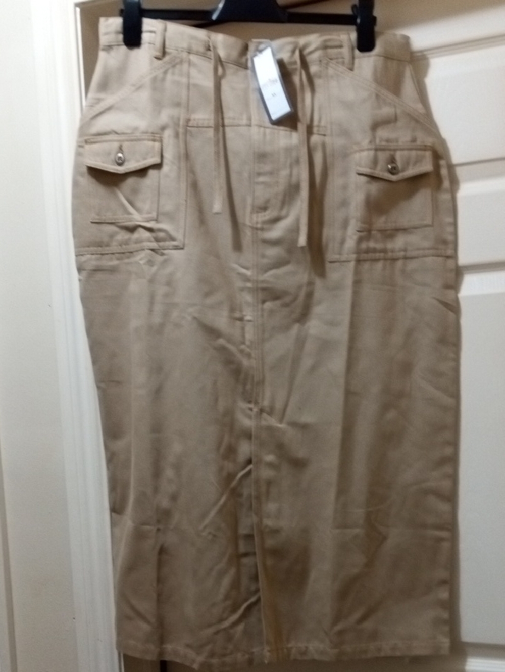 $15>>Women's Beige Maxi Skirt with Utility Pockets